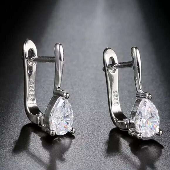 NEW 925 STERLING SILVER DIAMOND STUD EARRINGS, WONDERFUL EARRINGS, WOW EARRINGS - Picture 2 of 4